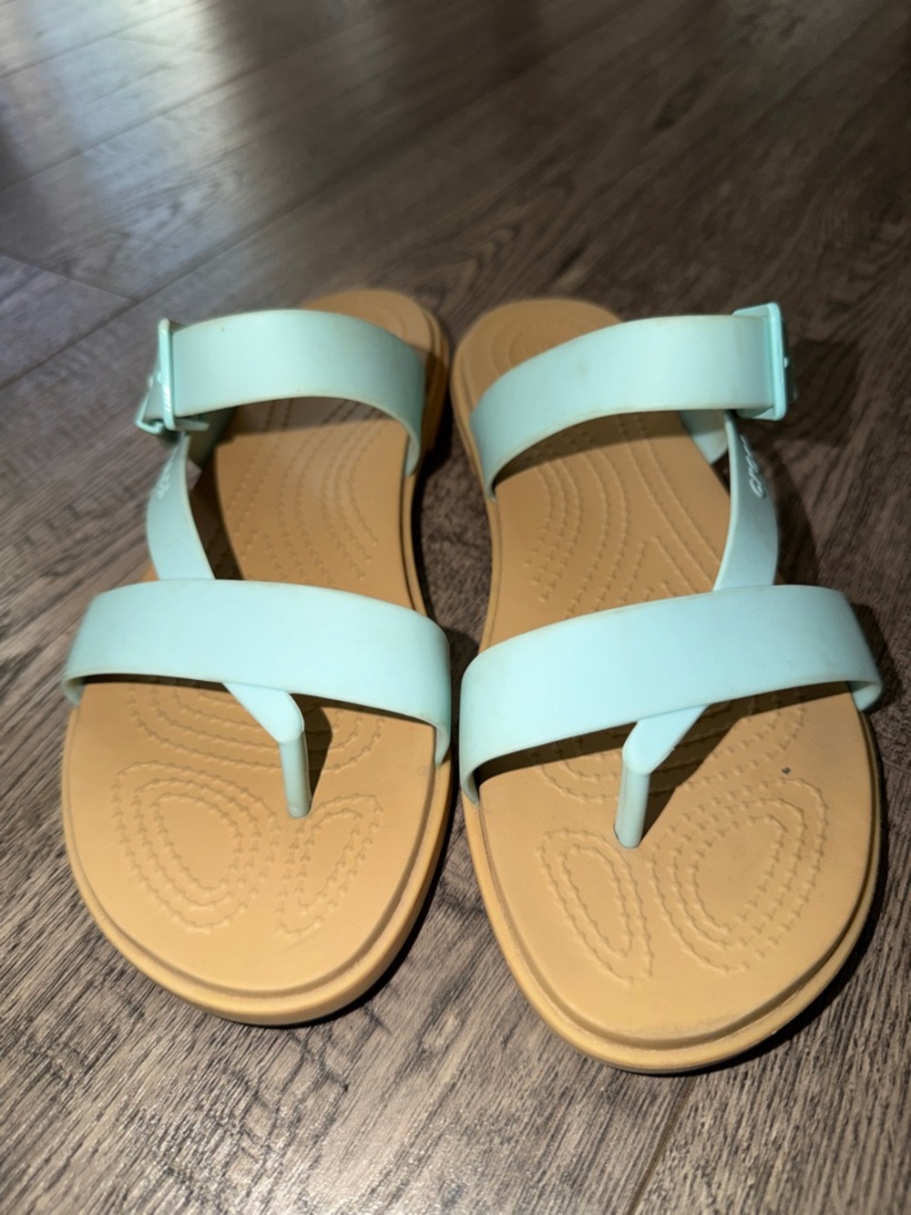 CROCS Mint Green Sandals with Tan Footbed Sz 7